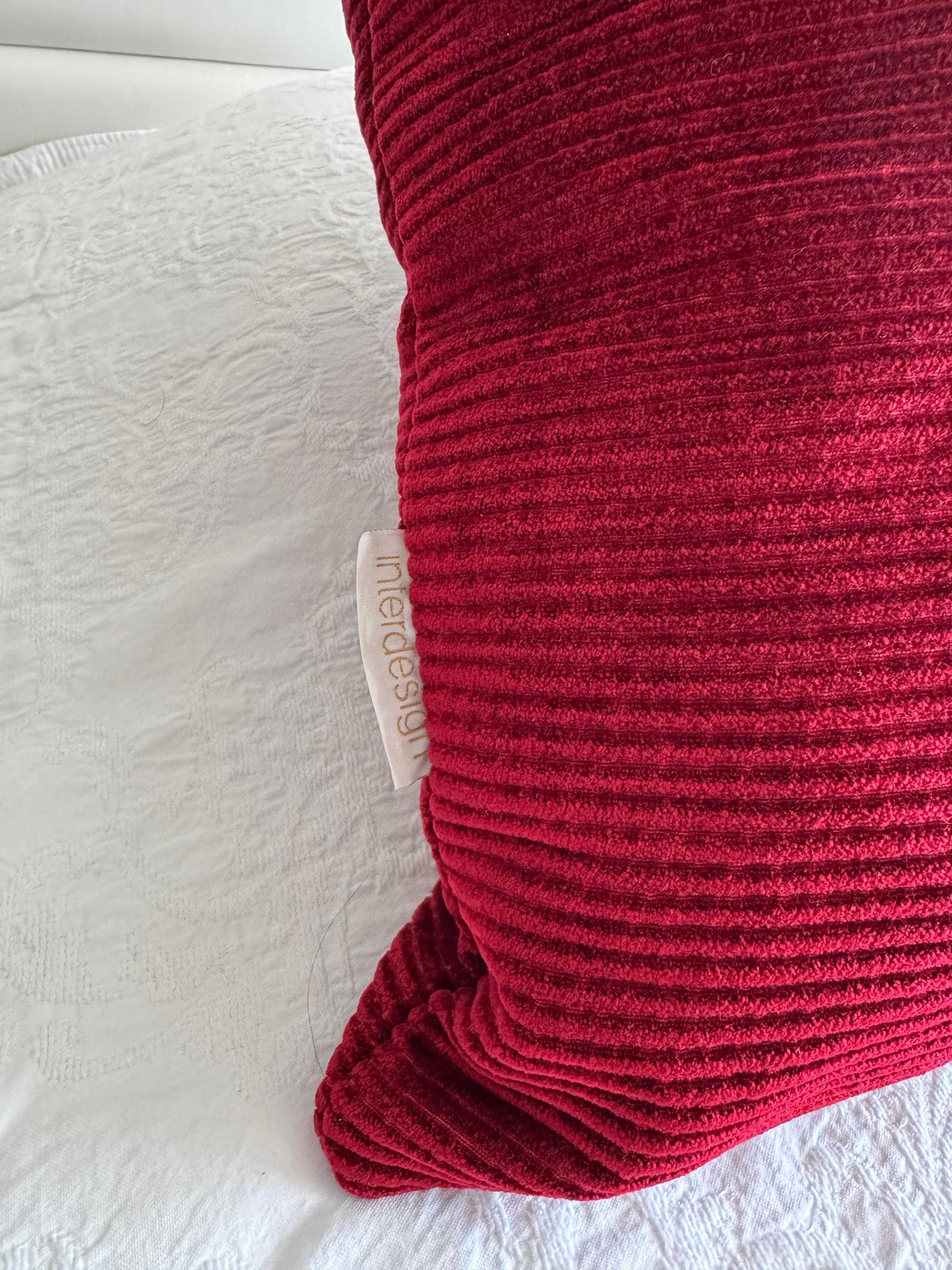 Almofadas (2) padrão vermelho em veludo da Interdesign
