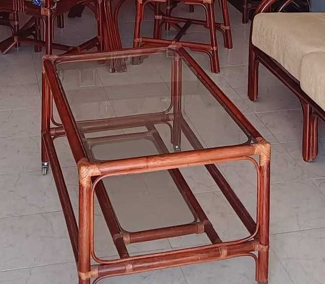 Conjunto de sofá e mesas em bambú