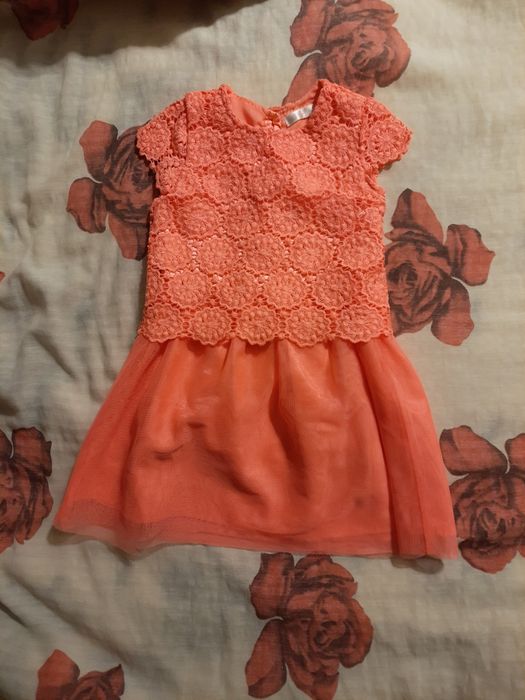 Śliczna koralowa sukienka dla dziewczynki 92 idealna na wiele okazji