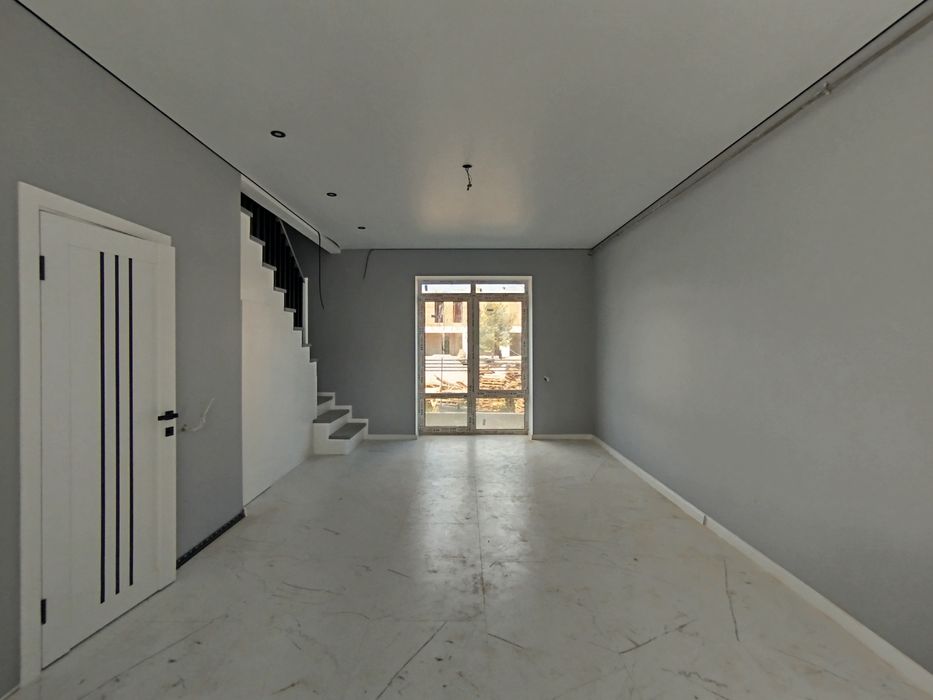 Продаж 2 поверхового таунхауса з ремонтом