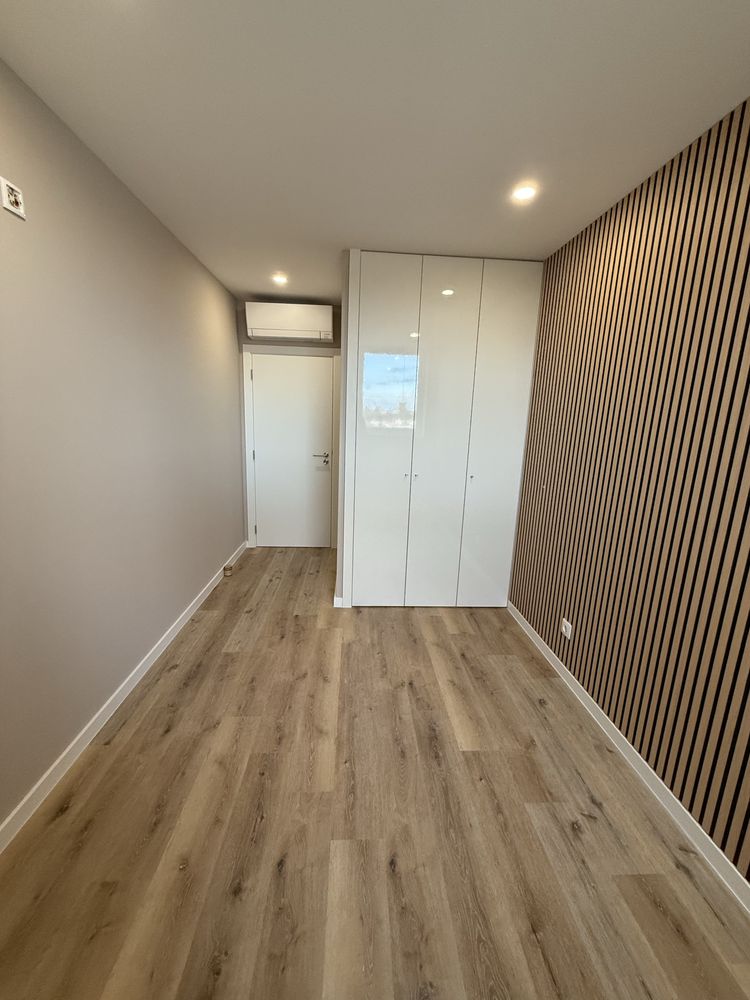 Vende-se apartamento T1+1 Sá Carneiro Bragança