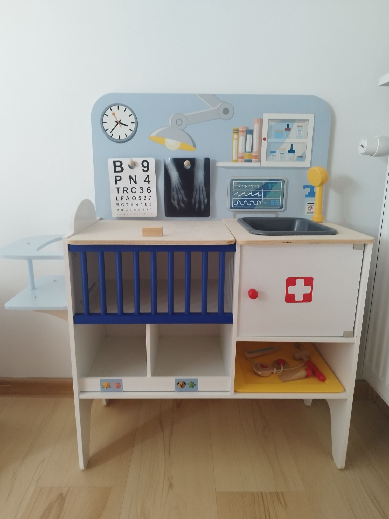 Playtive przychodnia lecznica weterynaryjna drewniana dla dzieci