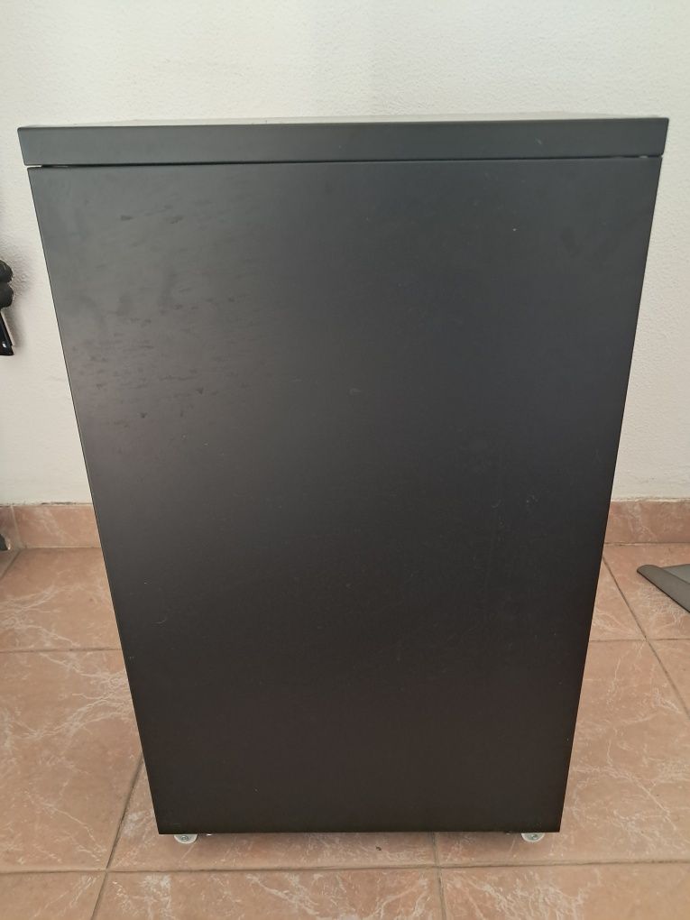 Movel de gavetas com rodas