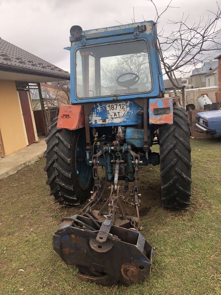 Трактор Мтз-80 з захватом для заготівлі лісу