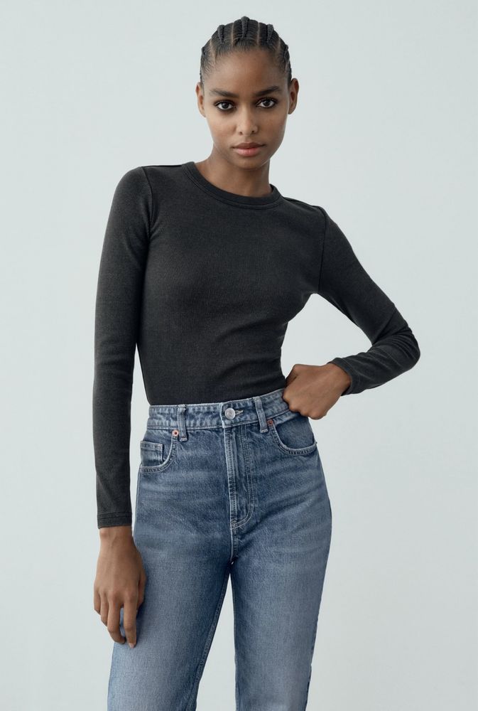 Zara трикотажний лонгслів в рубчик