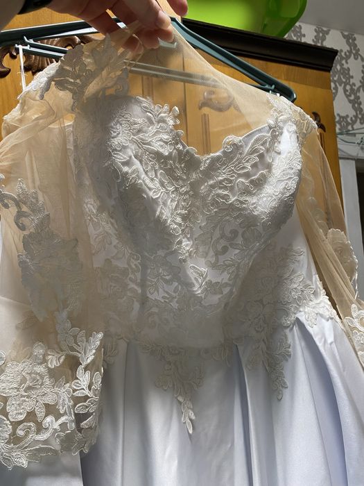 Продам весільну сукню