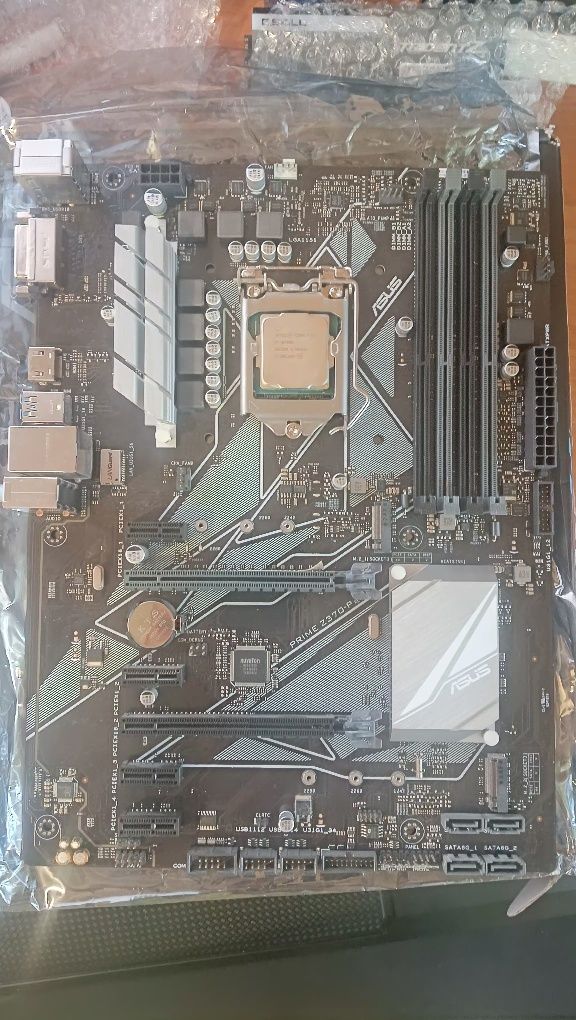 Intel Core i7-8700k 3.20GHz/12MB/8GT/s  soket 1151, tray