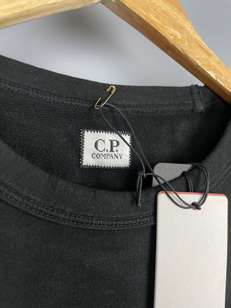 В наявності Світшот CP Company M-L розміри кофта світер