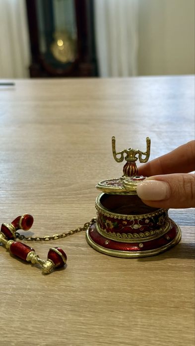 Вишукана декоративна статуетка ручної роботи