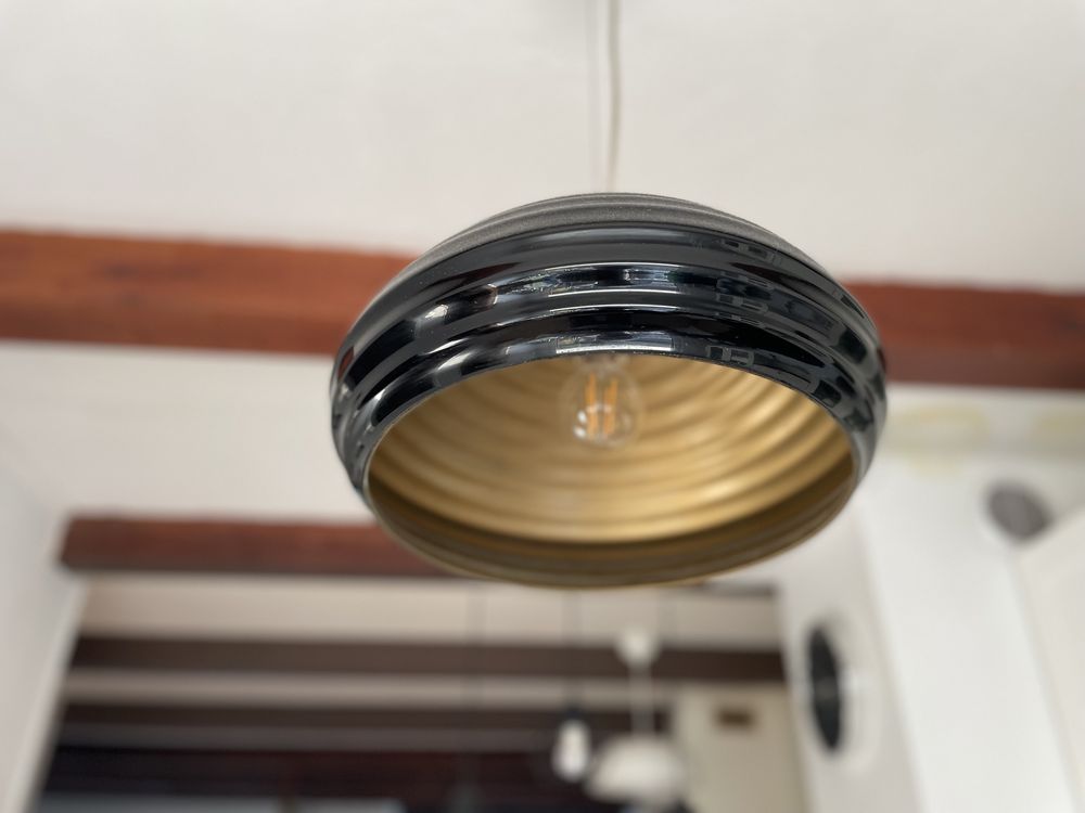 Lampa wisząca czarne szkło i złote wnętrze. Ikea takiej nie ma :)
