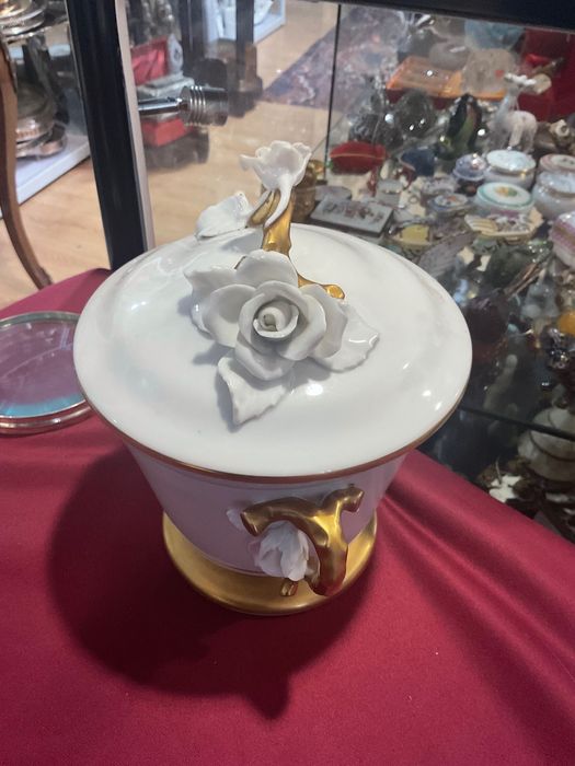 Vista alegre pote tampa branco e gold flores pintura de ouro 18x19 cm