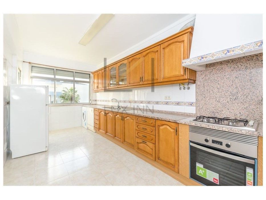 Apartamento T3 com boas areas com duas varandas