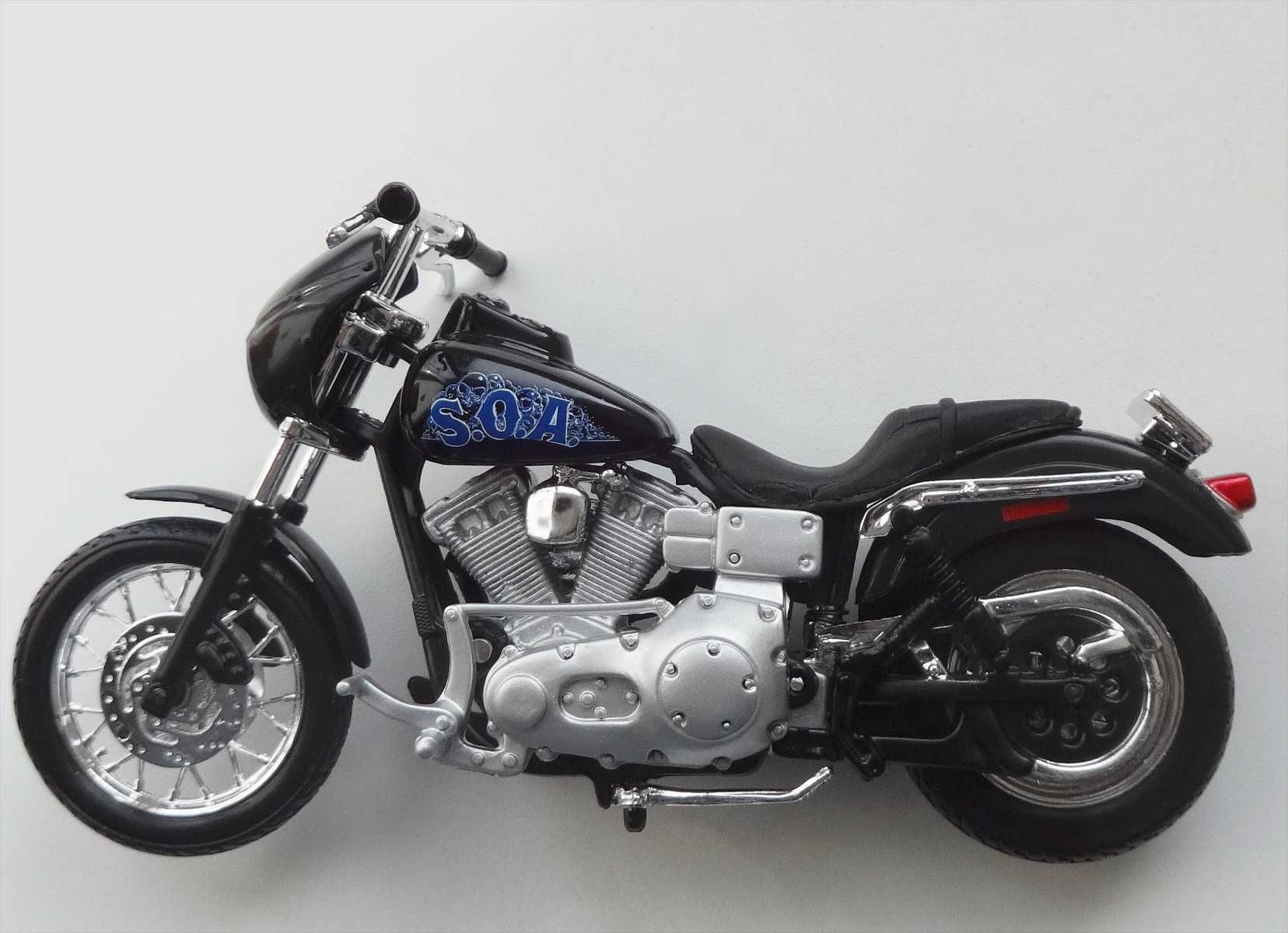 Модель мотоцикла Harley-Davidson Dyna Super Glide Sport SOA 1:18