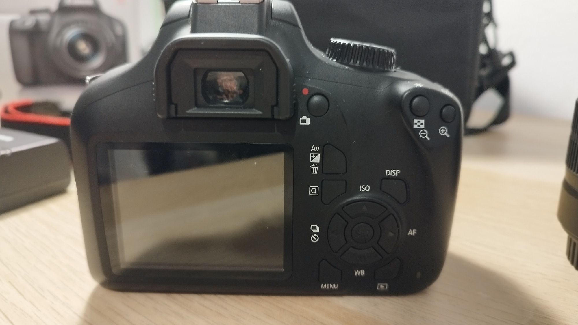 Canon EOS 4000D Black + Lente 18-55mm f/3.5 -5.6 EF-S III