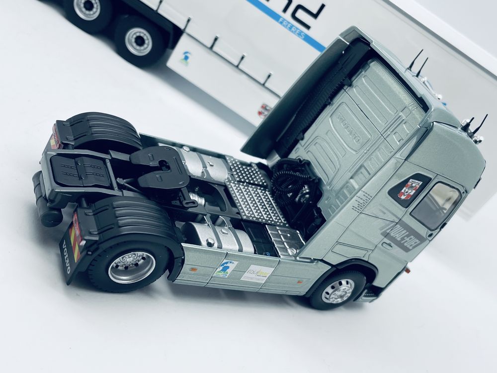 Eligor. 1/43. Volvo FH4 Globetrotter.Полуприцеп.Штора. Фура.