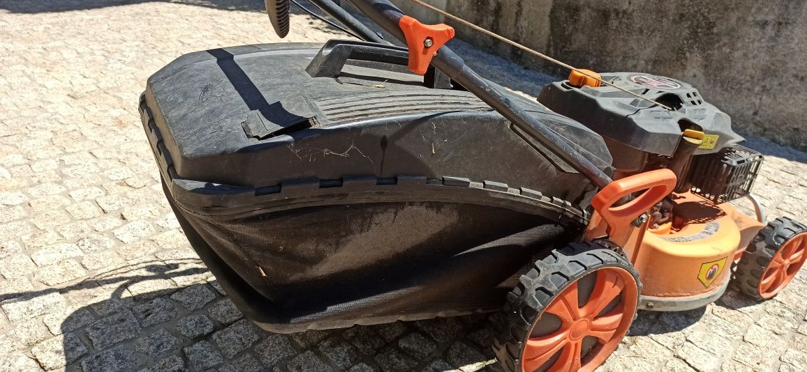 Máquina cortar relva