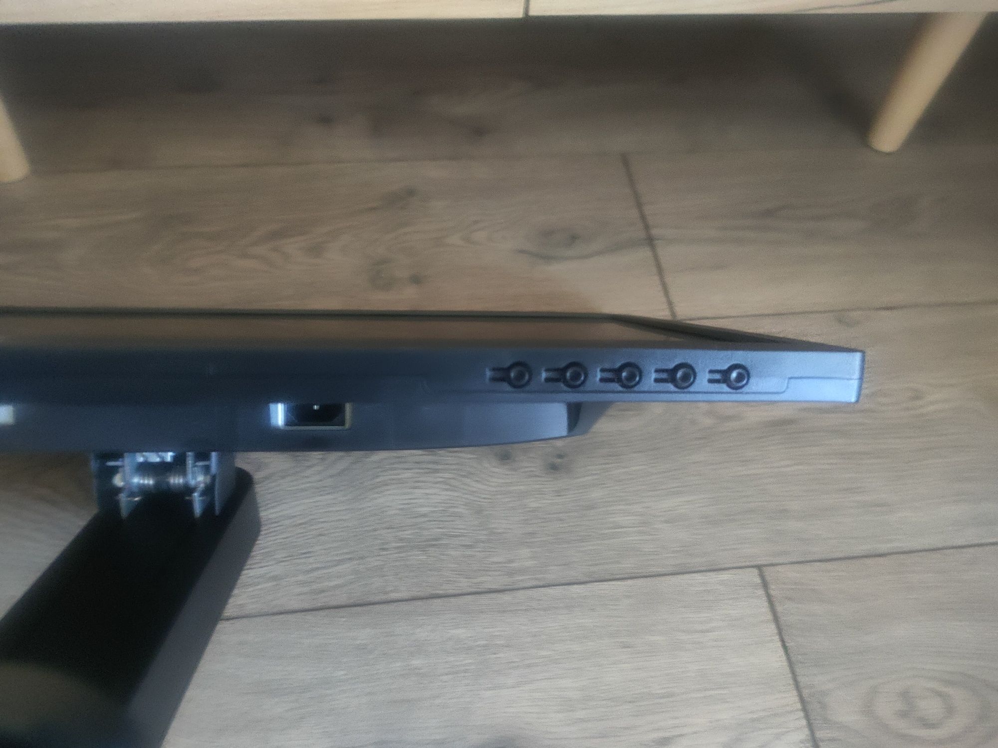 Monitor komputerowy 24"
