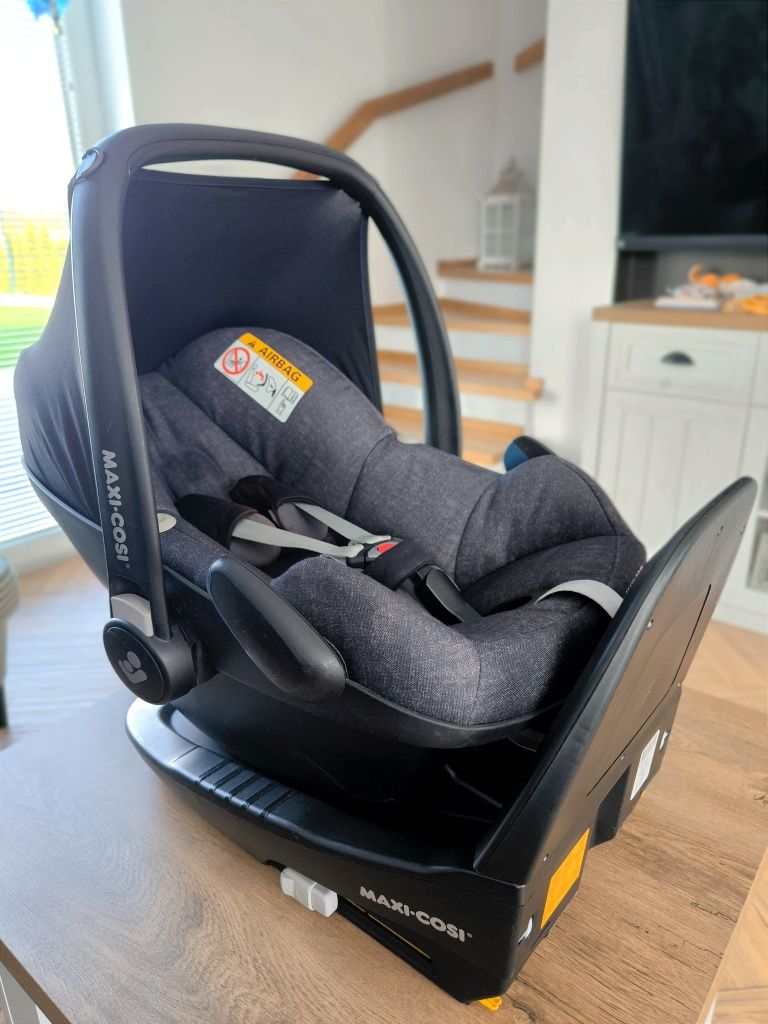 Używany fotelik Maxi Cosi Pebble Pro I-Size black + baza familyfix 3