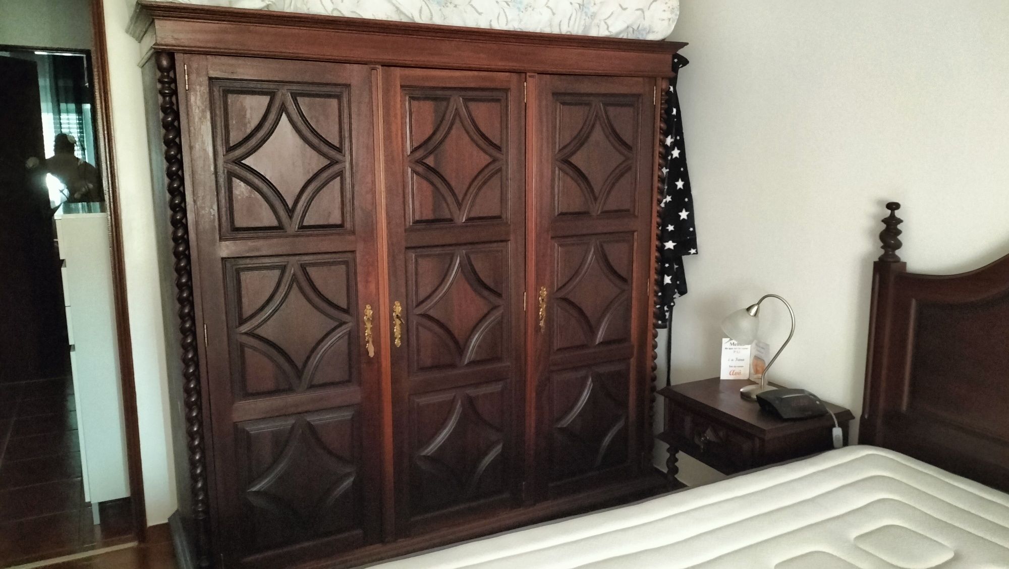 Quarto completo casal com colchão incluído em bom estado