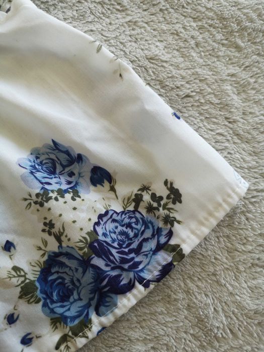 Biała elegancka zwiewna wiązana bluzka w kwiatki 68 - 74 jak nowa