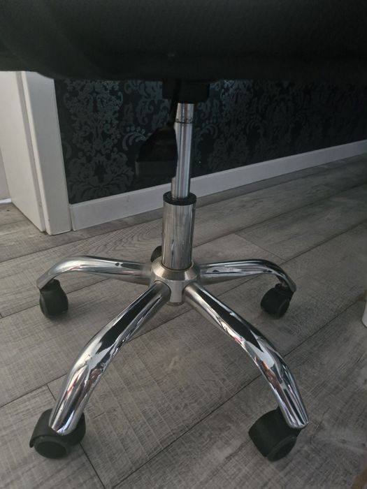 Fotel biurowy obrotowy