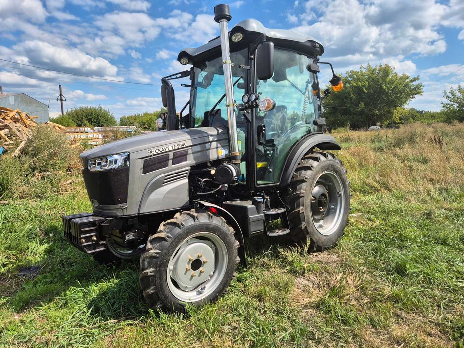 Трактор С кабиной Скаут 504С новая обшивка