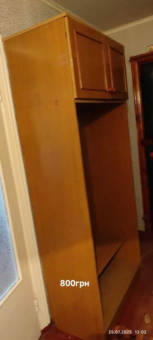 продается мебель разная(шифанеры, трильяж,стол,тумбочки)