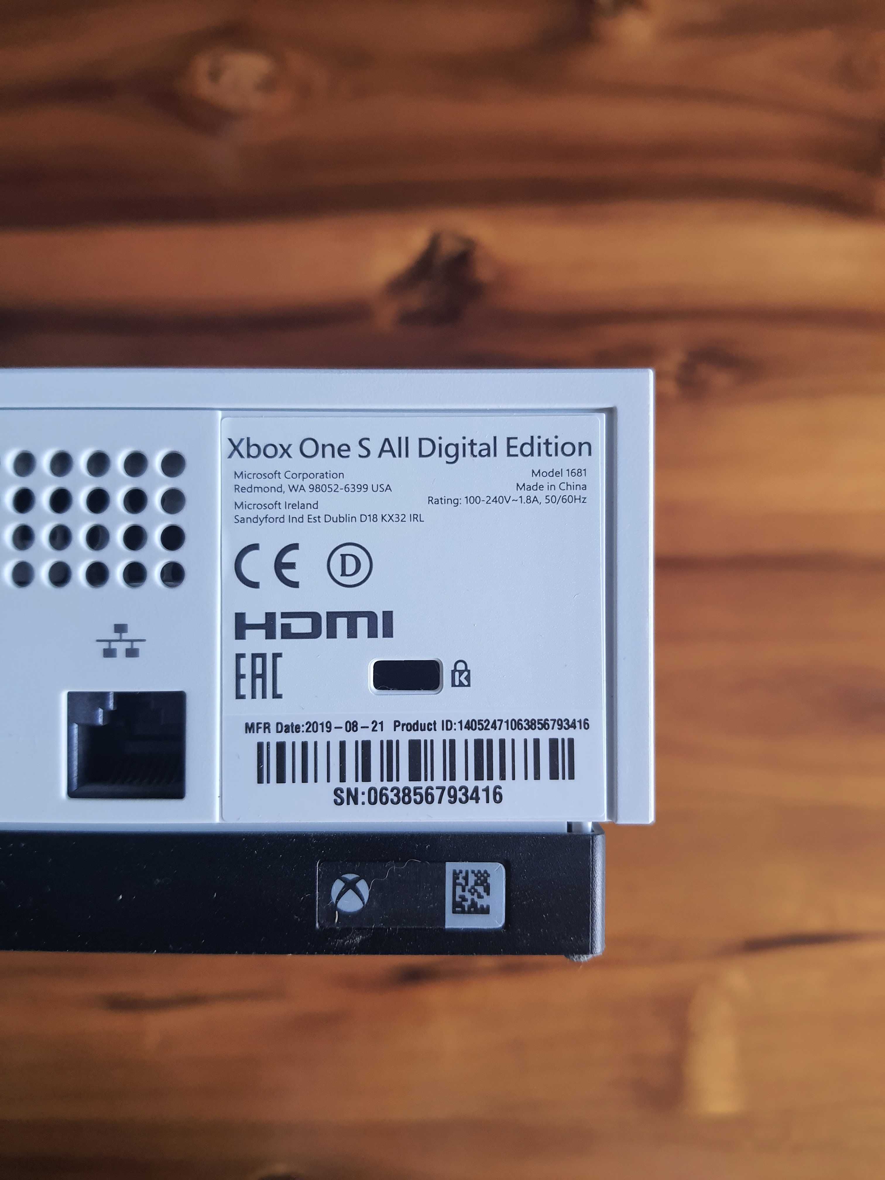 Konsola XBOX One S All Digital Edition + 2xPad