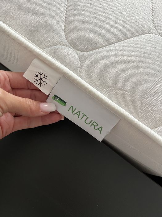 Łózko sypialniane wraz z materacem