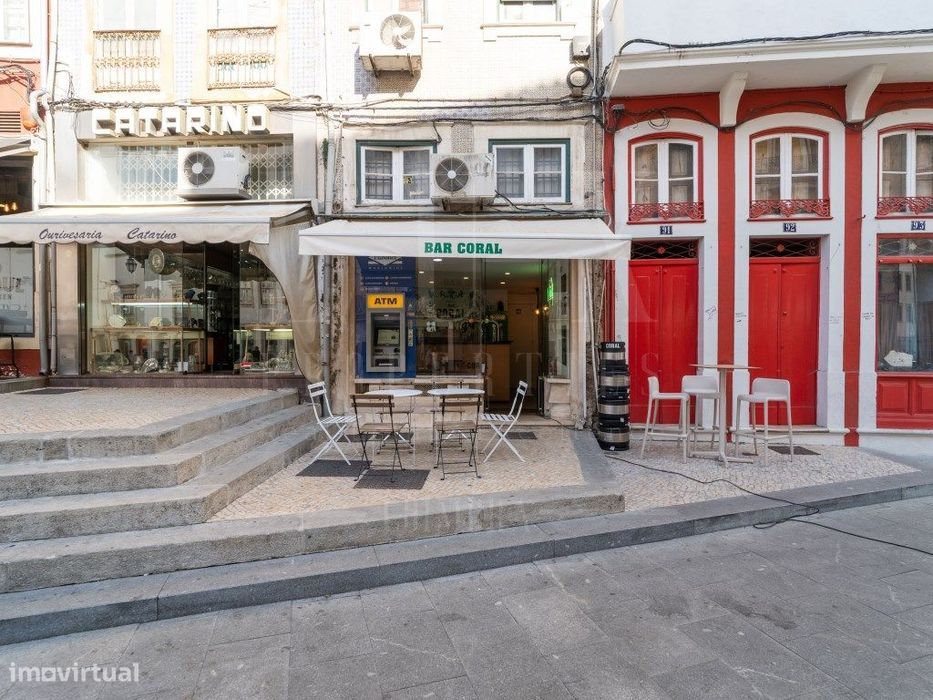 TRESPASSE | Bar Coral e Alojamento Local | Praça do Comércio, Coimbra