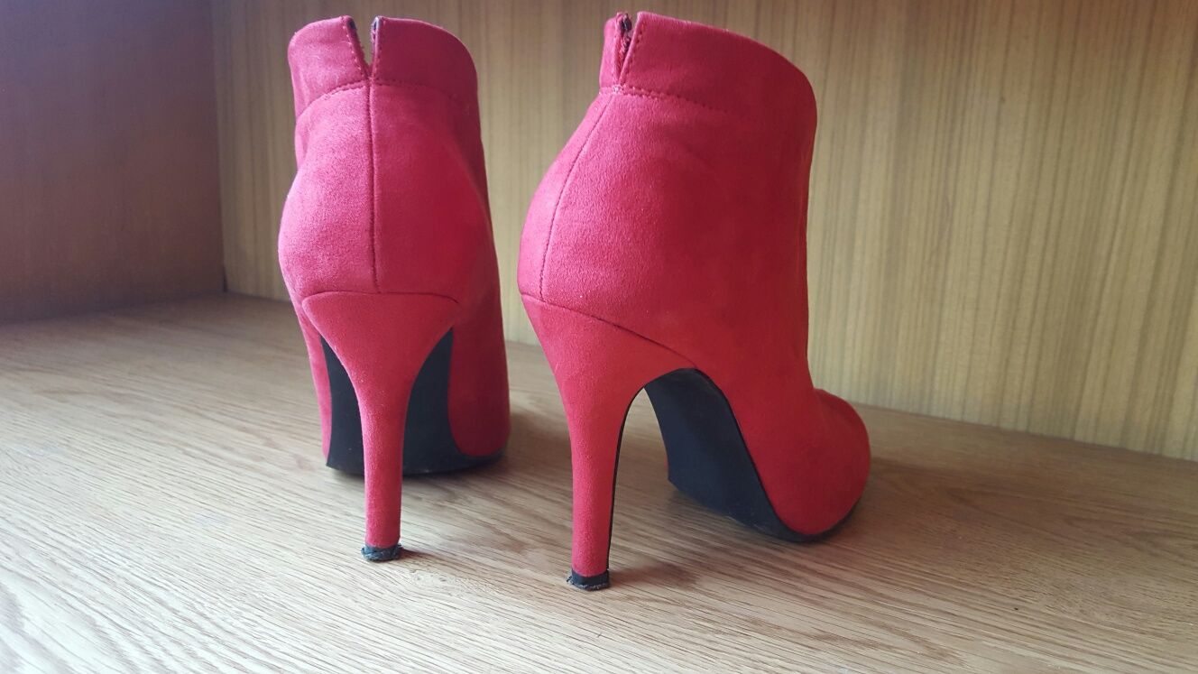 Buty botki peeptoo