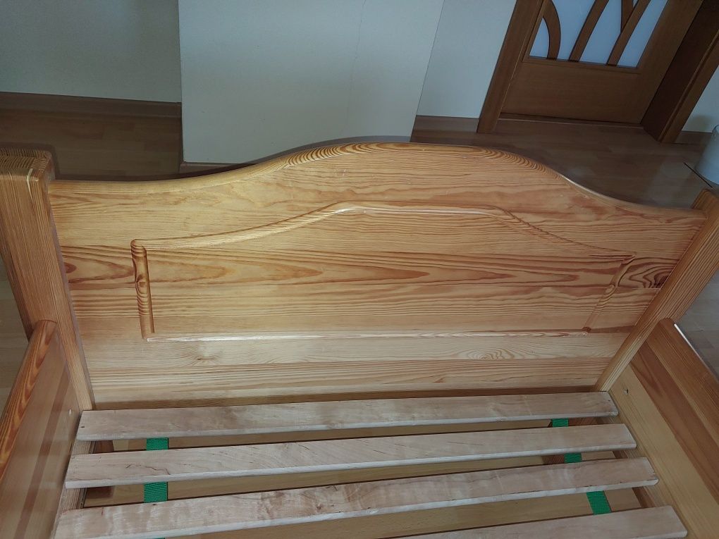 Sprzedam łóżko pojedyncze lite drewno 90x200