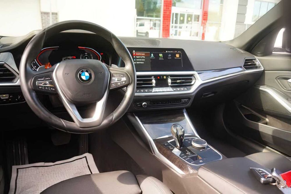BMW 3 Series 330i xDrive      2020