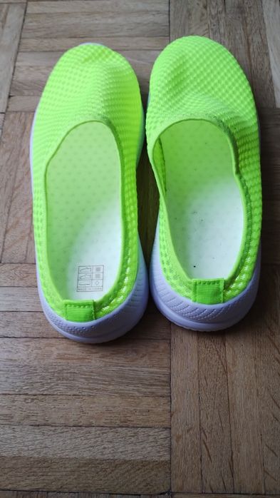 Buty z siateczki neonowe