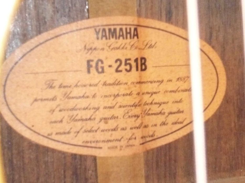 Gitara akustyczna Yamaha FG 251B