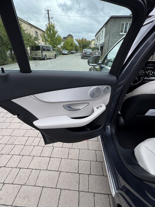 Продам мерседес С300 4matic 2016 рік