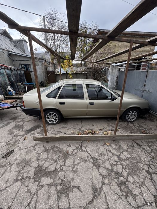 Opel vectra  A 1992 року