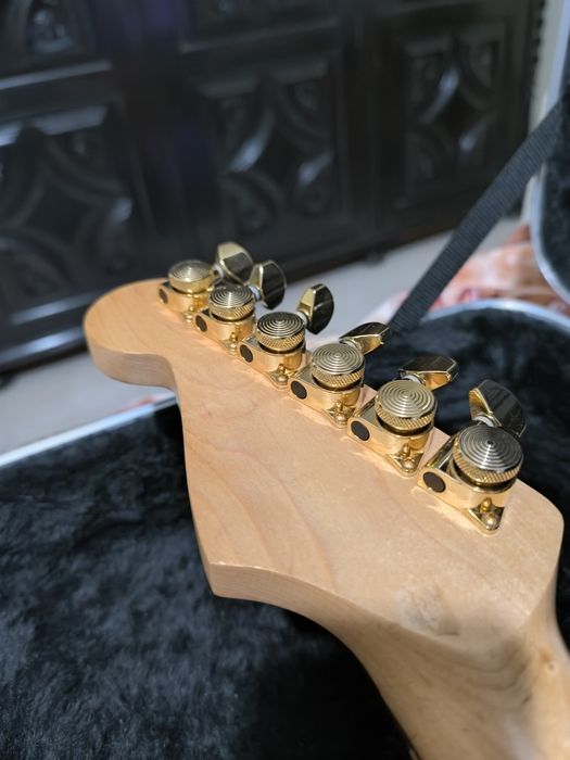 Guitarra ST c/ captação ativa EMG
