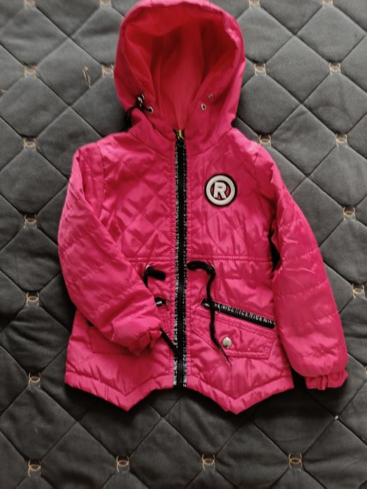 Курточка на весну вітровка