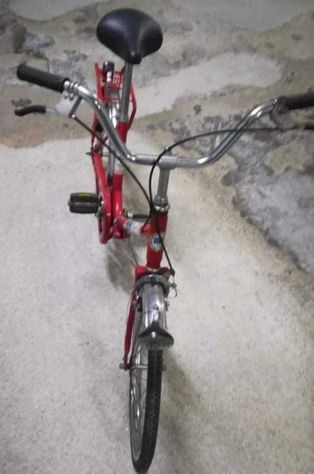 Bicicleta Vermelha de dobrar em optimo estado.