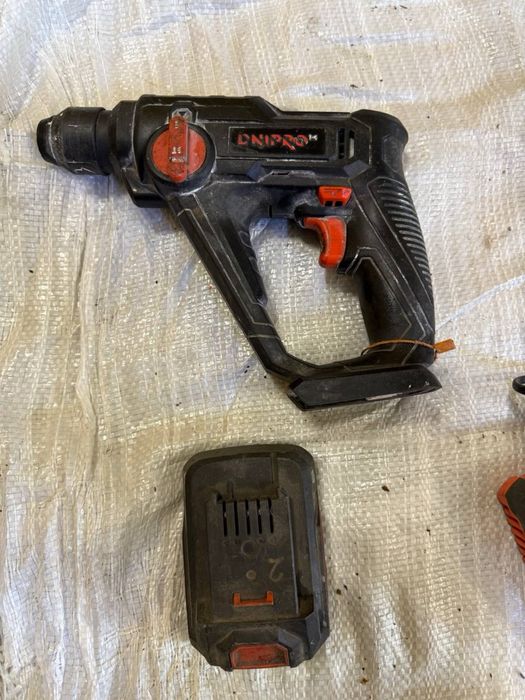 аккумуляторный перфоратор Dnipro-M DHR-200.