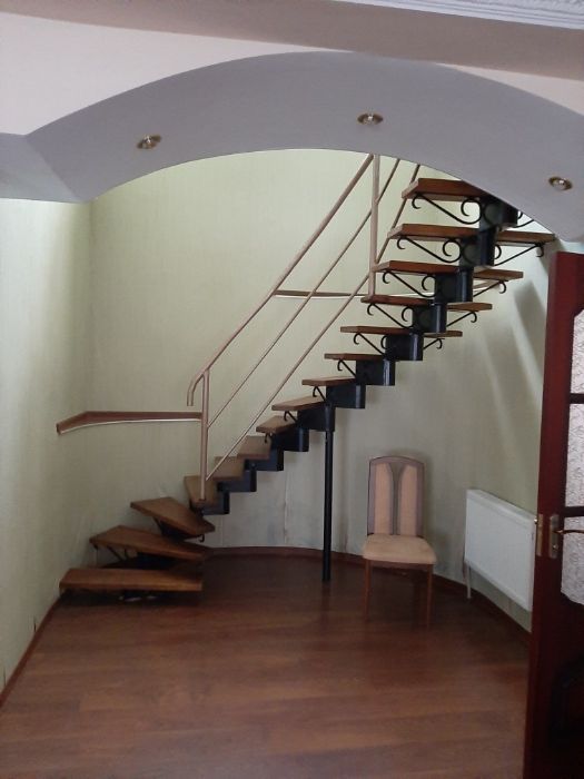 2-х эт. дом, 270 м. кв., 2011 г. постр., участок 14 сот. Лелековка.