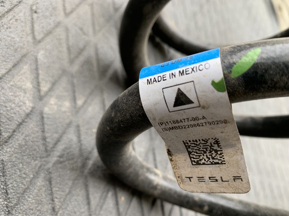 Tesla Model Y Ричаг