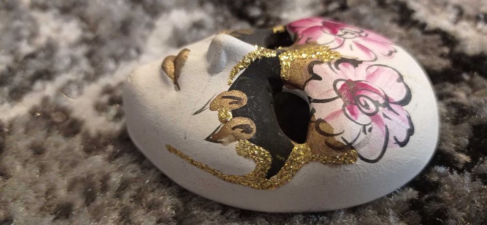 Piękna maska ozdobna prosto z Wenecji