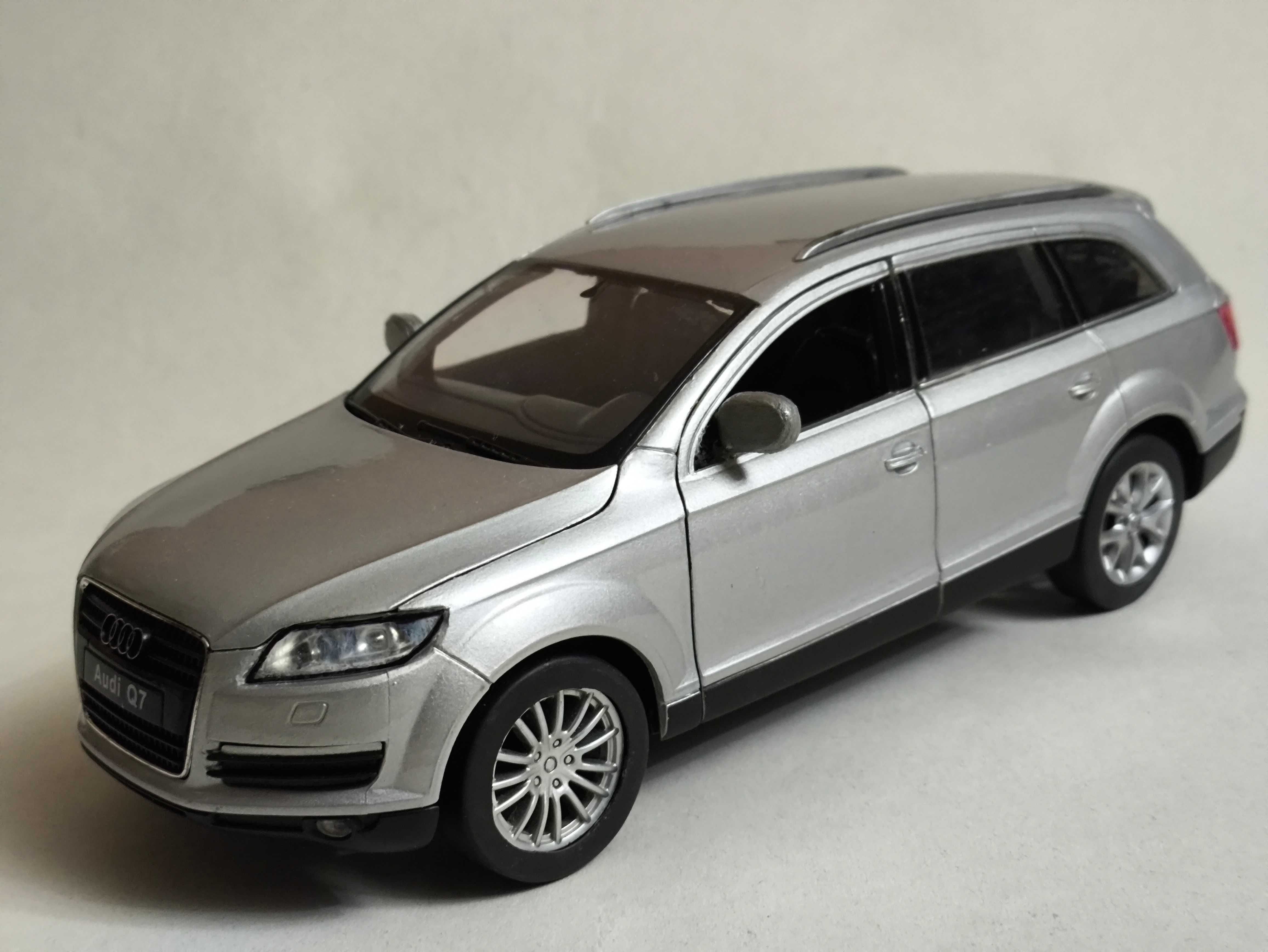 Машинка Audi Q7 Welly 1/24