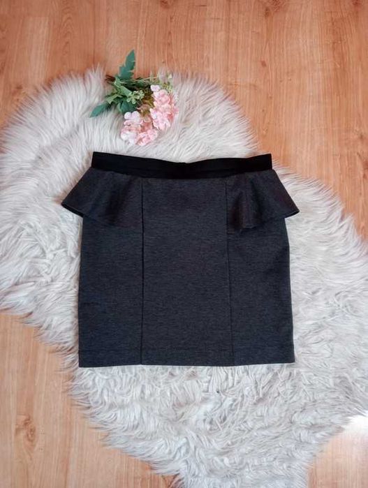 Materiałowa spódnica od marki Pimkie rozmiar S/M