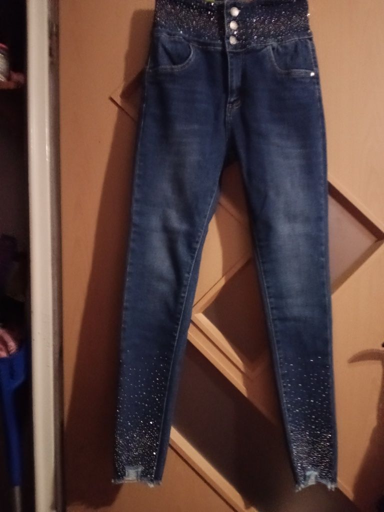 Spodnie Jeans że streczem nowe rozm L sliczne