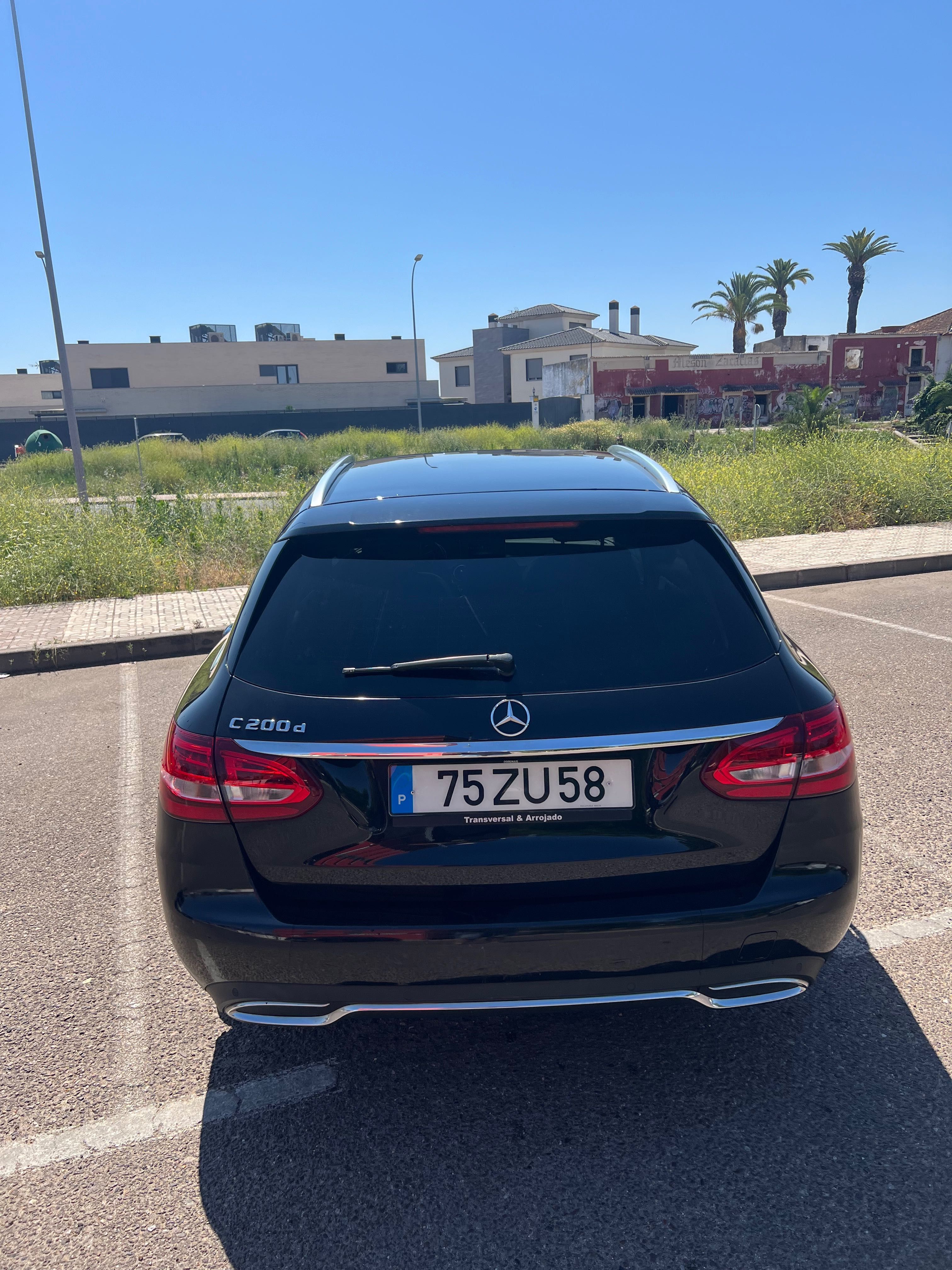 Mercedes C200 - impecável
