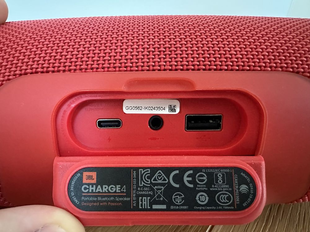 JBL Charge 4 Czerwony