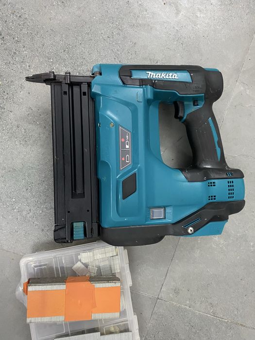 Makita  18v DBN 500  gwozdziarka  body